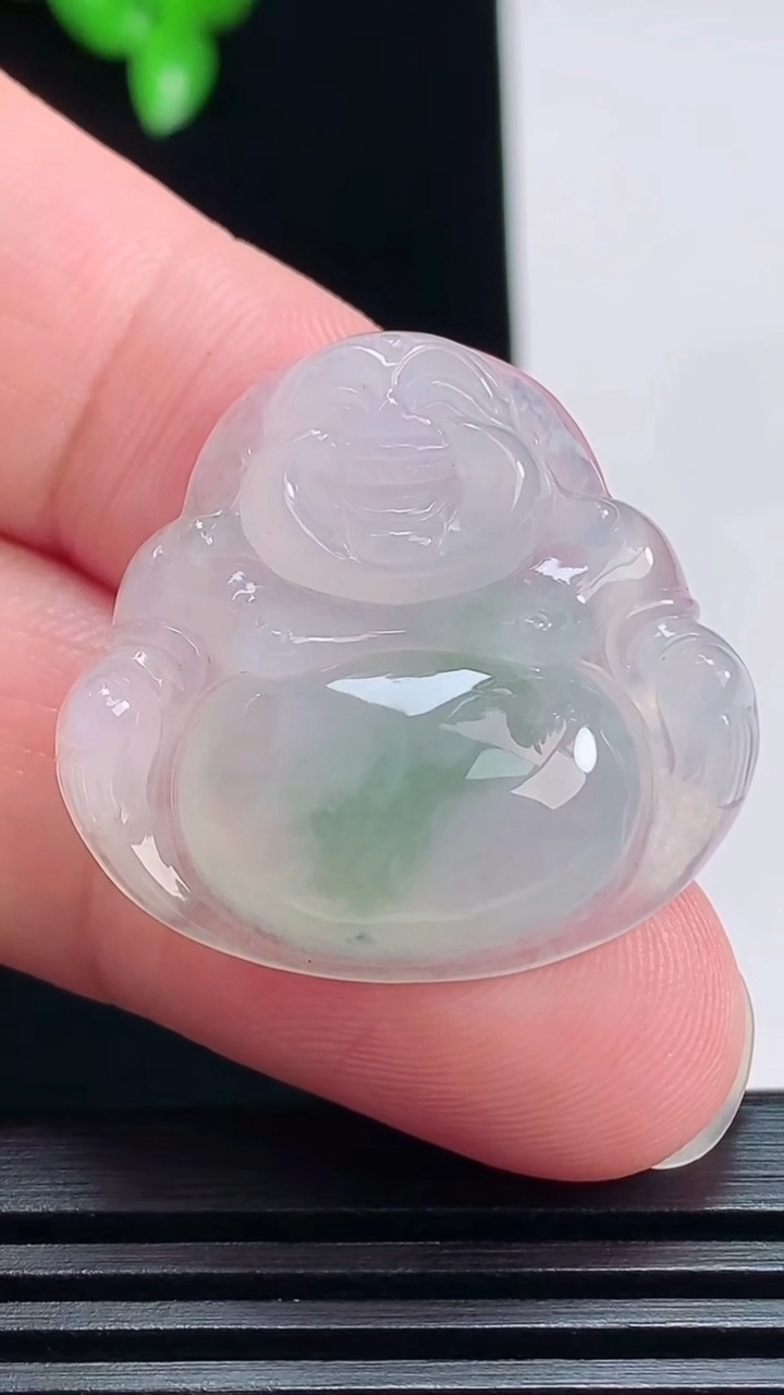 天然A货翡翠飘花佛公吊坠，尺寸27.5-29-6.8 重量:8.02g
7月19日