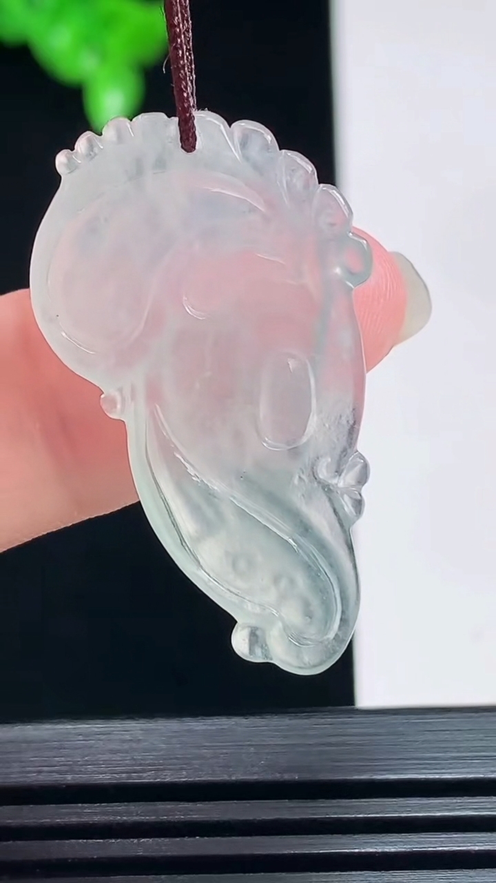 天然A货翡翠观音菩萨吊坠，尺寸33.8-19.6-4 重量:4.20g
7月19日