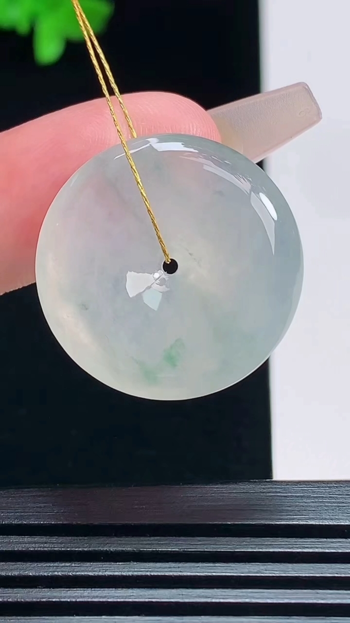 天然A货翡翠冰种飘花平安扣吊坠，尺寸24-5.2 重量:6.59g
7月19日