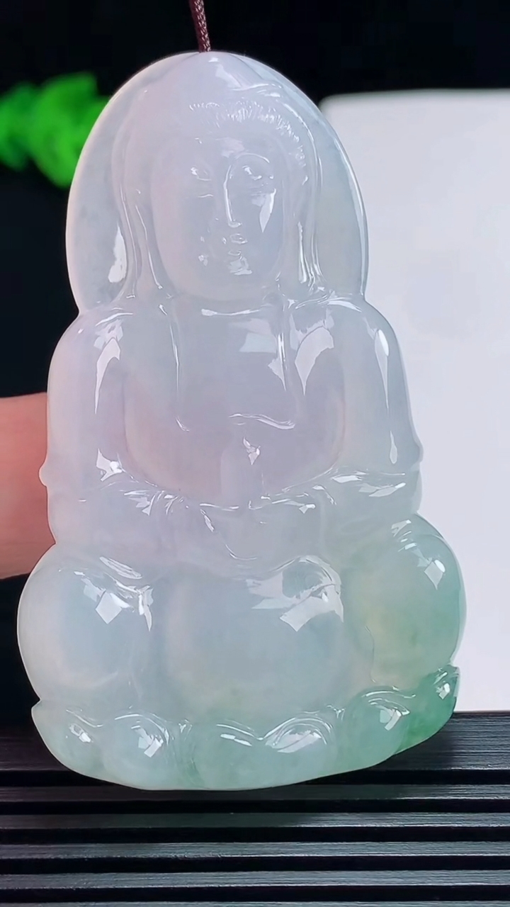 天然A货翡翠飘花正装观音吊坠，尺寸60.5-36.5-6 重量:23.22g
7月19日