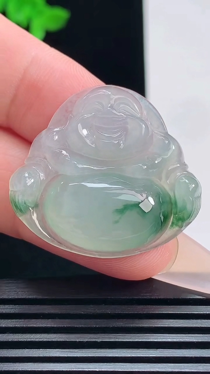 天然A货翡翠飘花佛公吊坠，尺寸30-32.6-6.8 重量:9.15g
7月19日