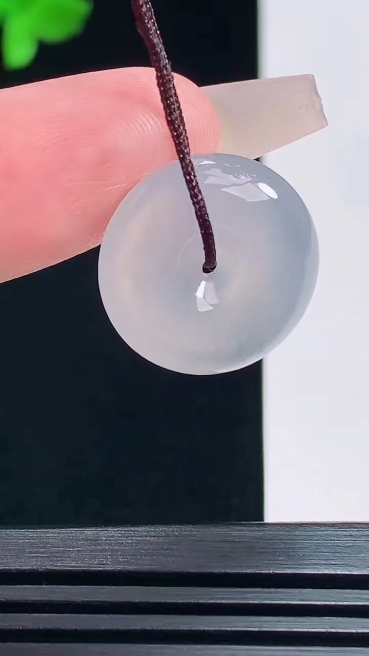 天然A货翡翠紫罗兰平安扣吊坠，尺寸18-5.5 重量:3.63g
7月19日