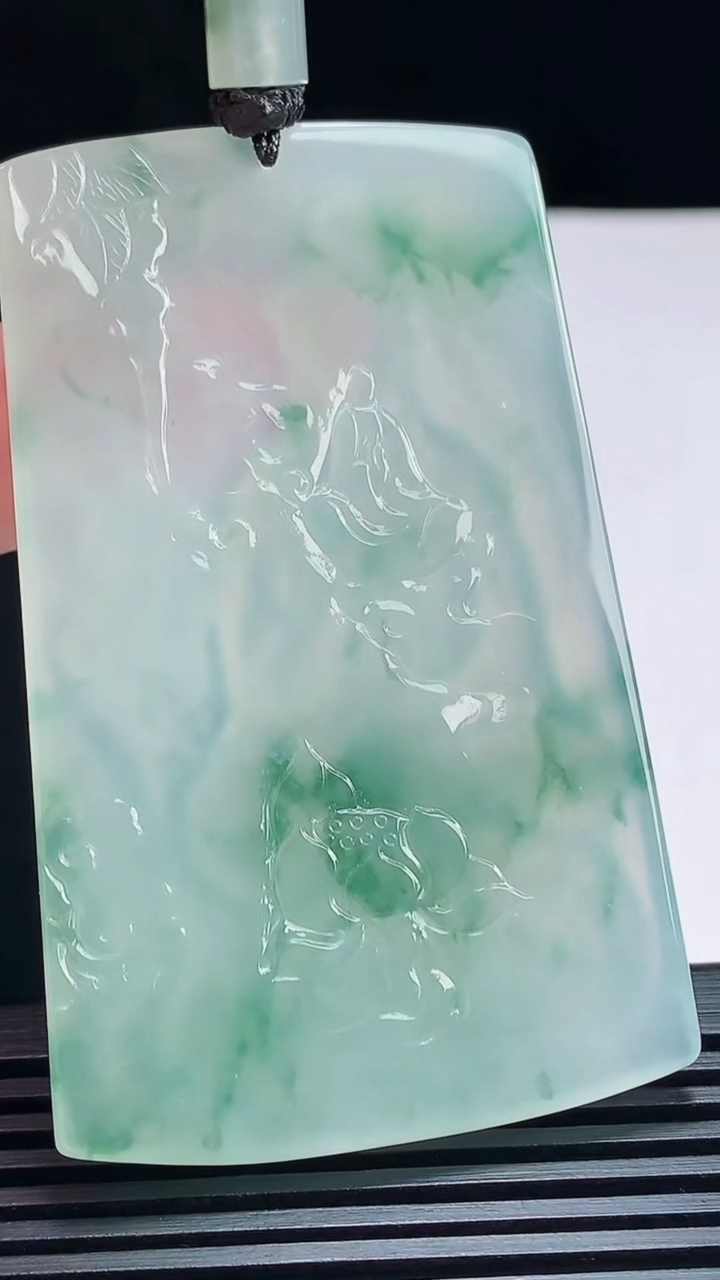 天然A货翡翠种飘花普贤菩萨吊坠，尺寸66-41-5.5 重量:41.65g
7月19日