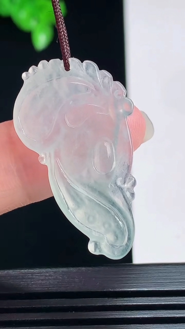 天然A货翡翠观音菩萨吊坠，尺寸33.8-19.6-4 重量:4.20g
7月19日