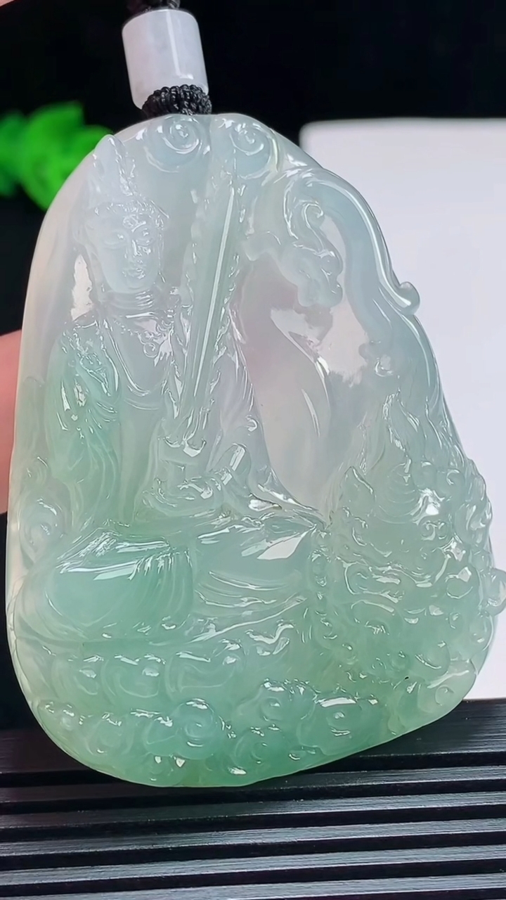 天然A货翡翠文殊菩萨吊坠，尺寸57.5-44.5-8.8 重量:49.87g
7月19日