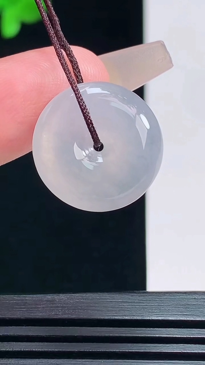 天然A货翡翠紫罗兰平安扣吊坠，尺寸18-5.5 重量:3.63g
7月19日
