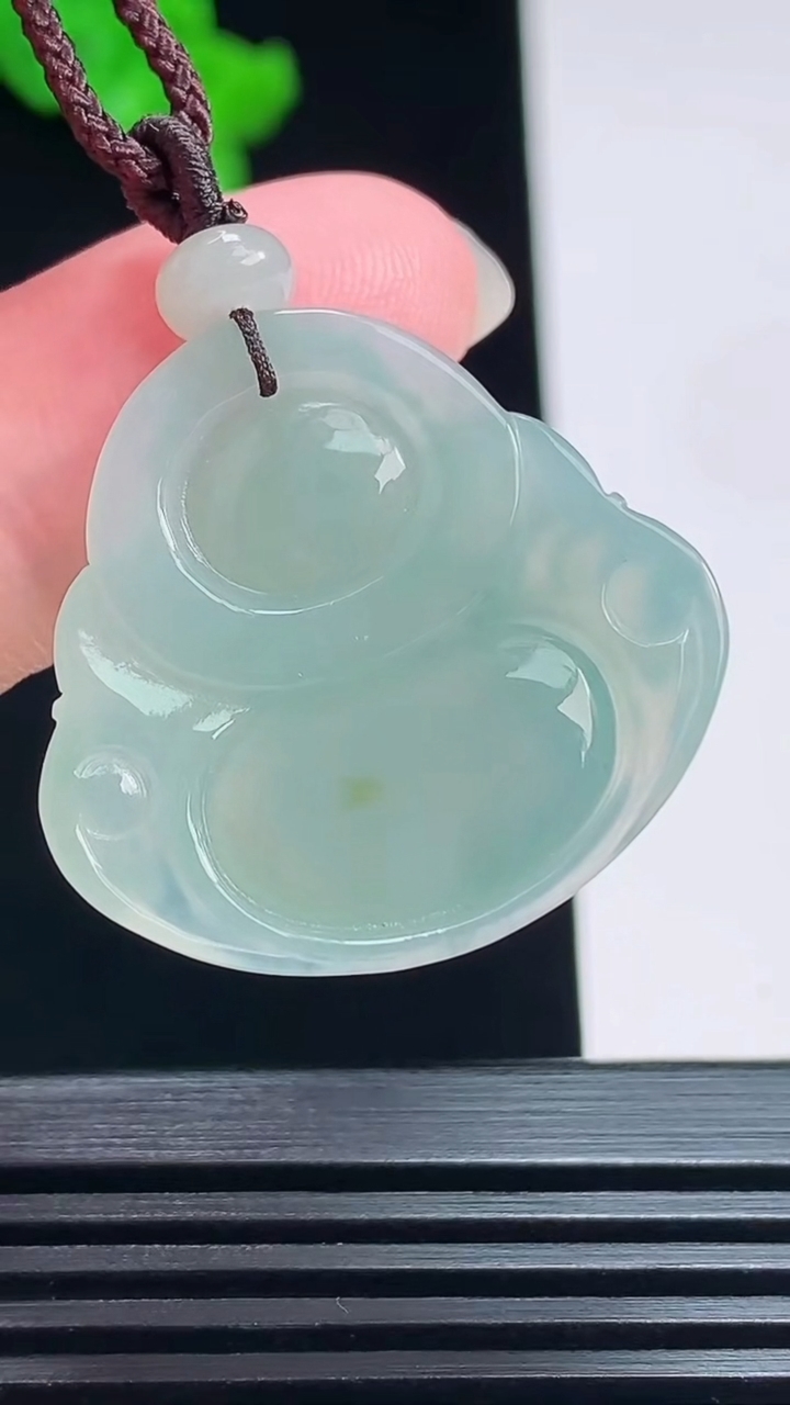 天然A货翡翠佛公吊坠，尺寸26-28.6-5.5 重量:6.88g
7月19日