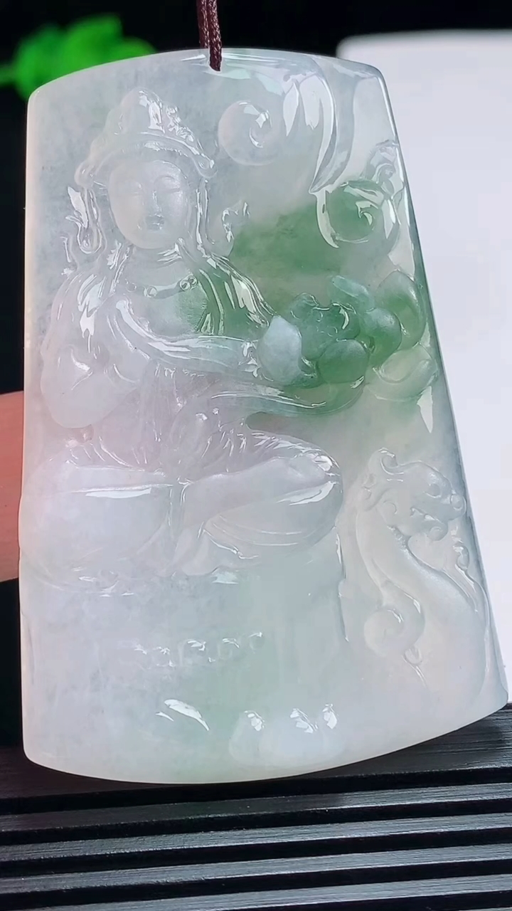 天然A货翡翠飘花大势至菩萨吊坠，尺寸58-39-5 重量:25.79g
7月19日