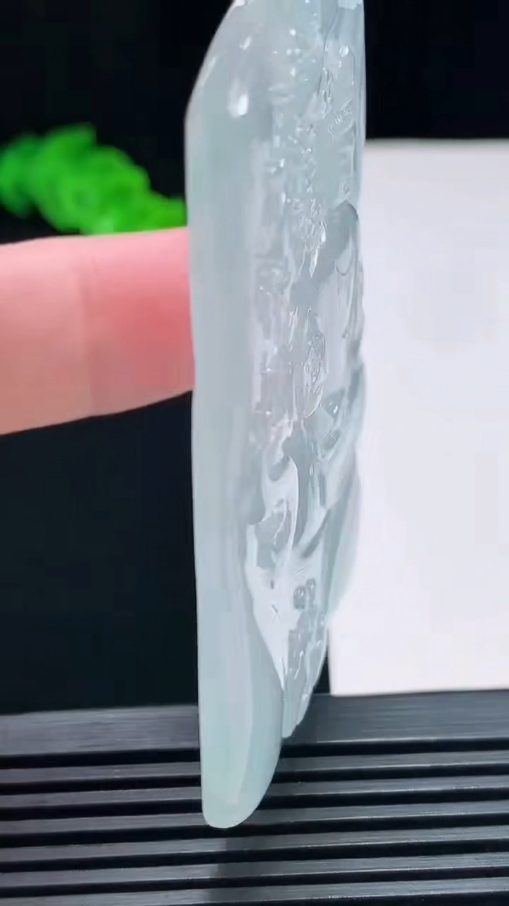 天然A货翡翠种紫罗兰 大势至菩萨吊坠，尺寸67-41-5 重量:37.06g
7月19日