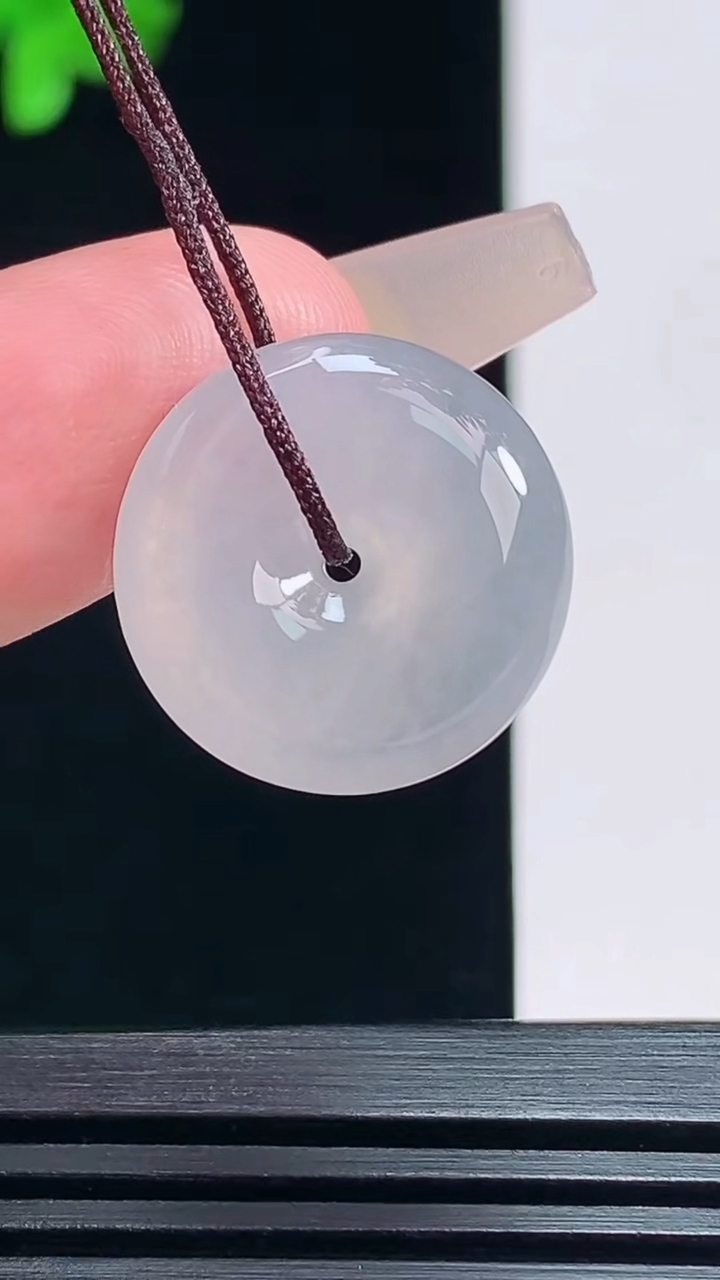 天然A货翡翠紫罗兰平安扣吊坠，尺寸18-5.5 重量:3.63g
7月19日