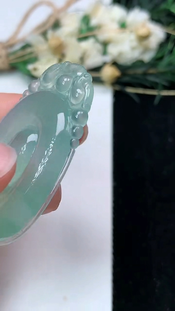 天然A货翡翠福贝吊坠，尺寸46.2-29.2-5，重量:13.26g
7月19日