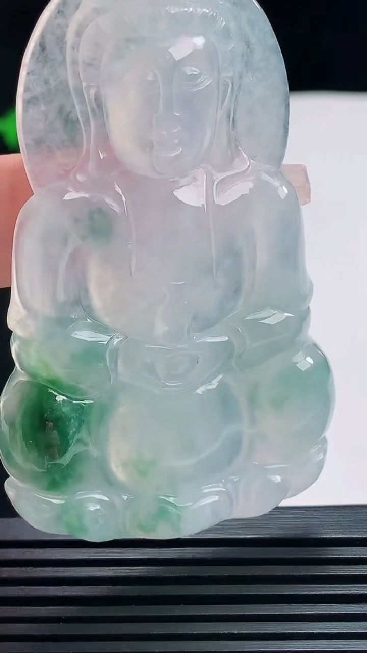 天然A货翡翠种飘花正装观音吊坠，尺寸67.2-41-6 重量:29.69g
7月19日