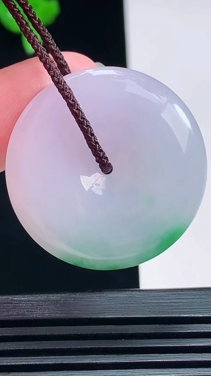 天然A货翡翠春带彩 紫罗兰平安扣吊坠，尺寸31-5.8 重量:11.80g
7月19日