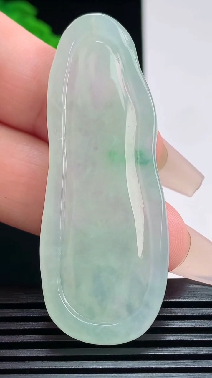 天然A货翡翠一路发 鹿牌吊坠，尺寸60-23-5.5 重量:15.69g
7月19日