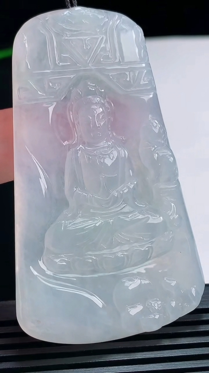 天然A货翡翠观音菩萨吊坠，尺寸68-40-5.3 重量:31.91g
7月19日