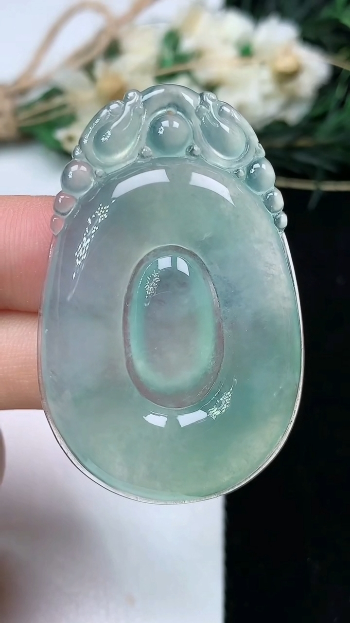 天然A货翡翠福贝吊坠，尺寸46.2-29.2-5，重量:13.26g
7月19日