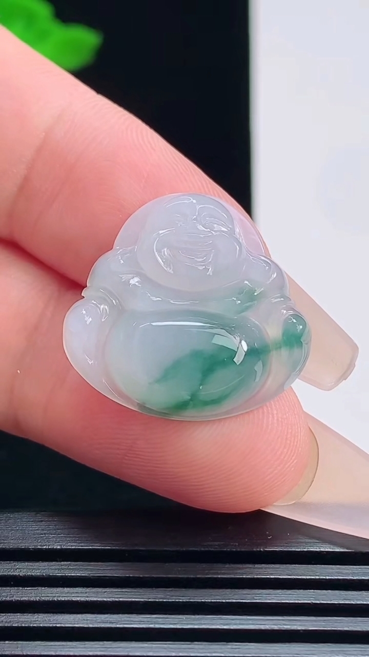 天然A货翡翠飘花佛公吊坠，尺寸21-22.5-5.6 重量:4.00g
7月19日