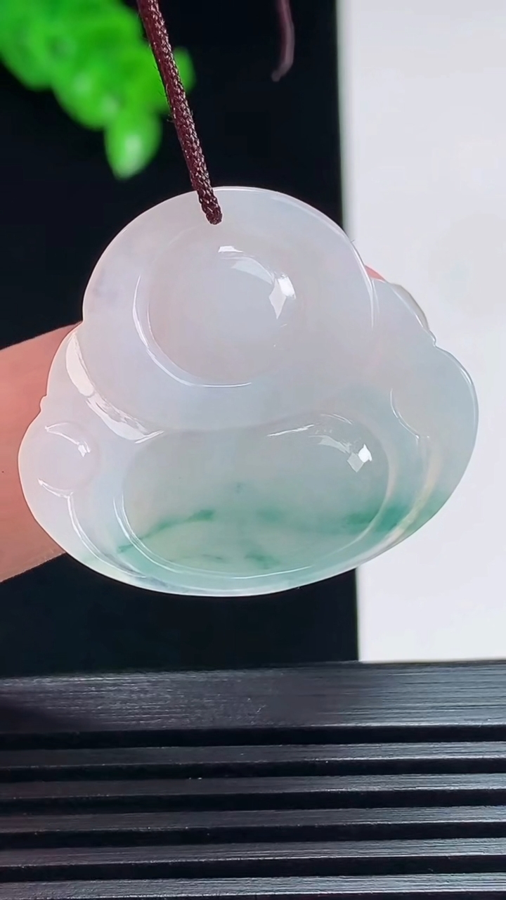 天然A货翡翠飘花佛公吊坠，尺寸27-30.5-5 重量:6.47g
7月19日
