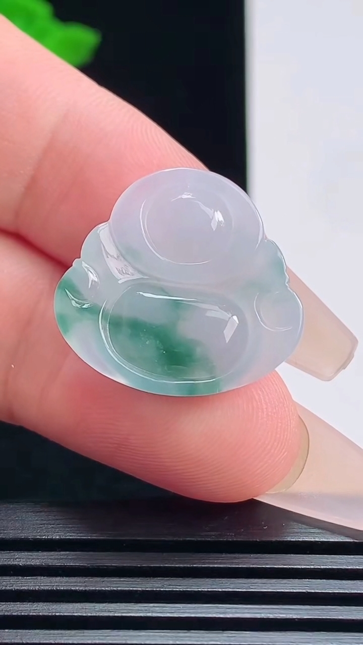 天然A货翡翠飘花佛公吊坠，尺寸21-22.5-5.6 重量:4.00g
7月19日