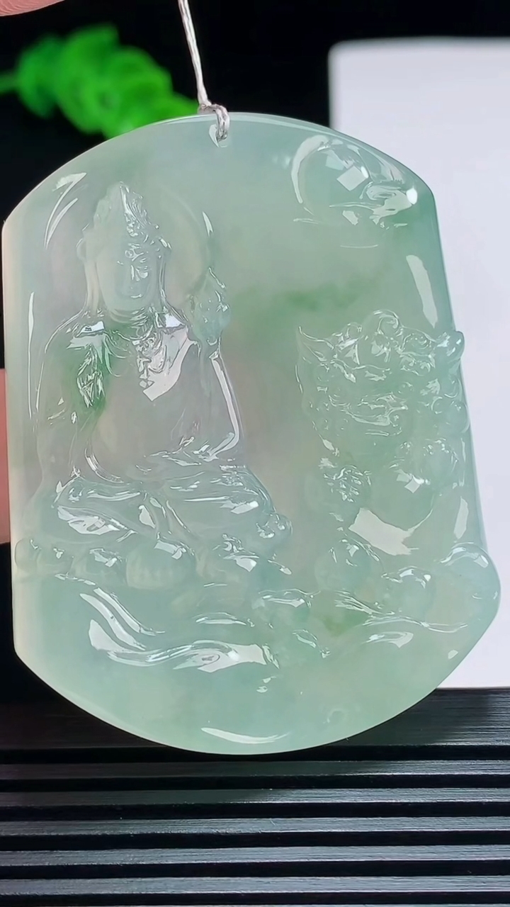 天然A货翡翠文殊菩萨吊坠，尺寸54-42-5.5 重量:31.85g
7月19日