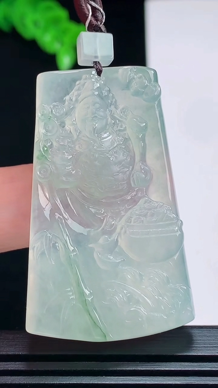 天然A货翡翠财神爷吊坠，尺寸47-29-5.8 重量:19.18g
7月19日