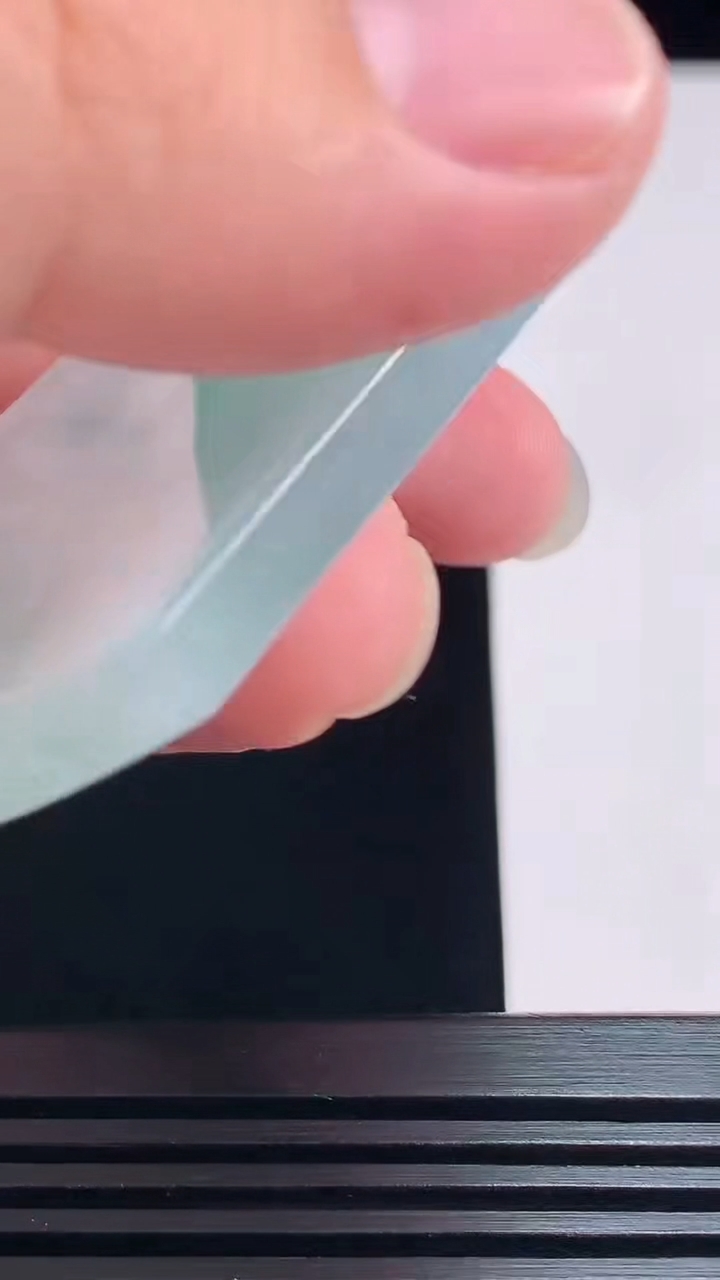 天然A货翡翠冰种飘花无事牌吊坠，尺寸51-38.5-5.5 重量:33.77g
7月20日