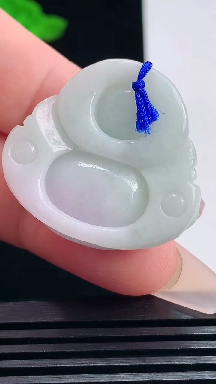 天然A货翡翠紫罗兰佛公吊坠，尺寸30.5-33-12.2 重量:18.24g
7月20日