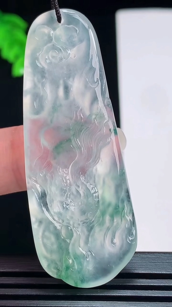 天然A货翡翠种飘花御龙悟道佛吊坠，尺寸60-22.6-5 重量:14.13g
7月20日
