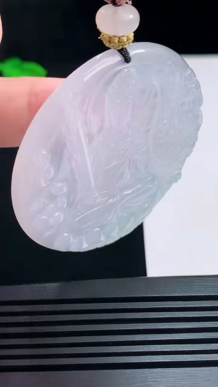 天然A货翡翠文殊菩萨吊坠，尺寸53.6-6 重量:37.91g
7月20日