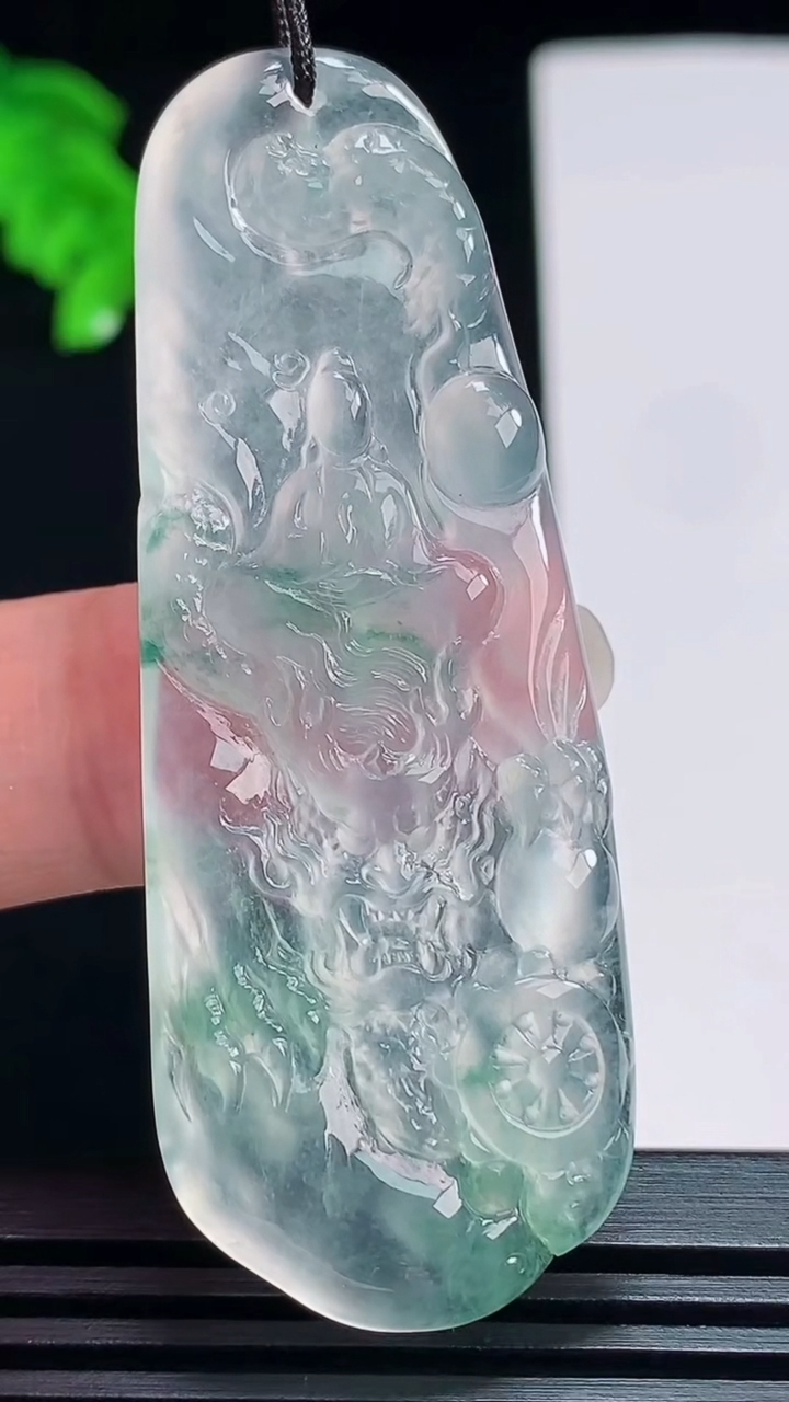 天然A货翡翠种飘花御龙悟道佛吊坠，尺寸60-22.6-5 重量:14.13g
7月20日