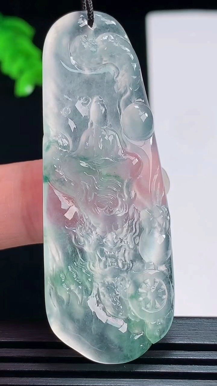 天然A货翡翠种飘花御龙悟道佛吊坠，尺寸60-22.6-5 重量:14.13g
7月20日