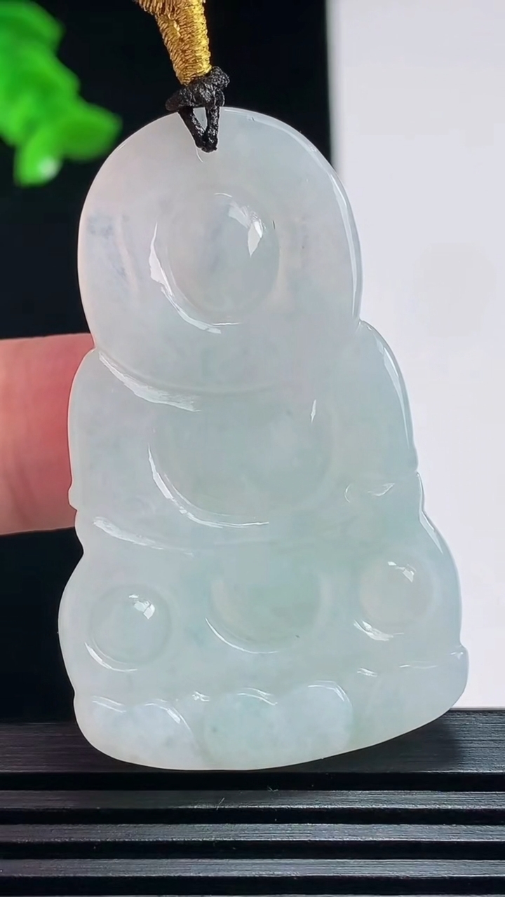 天然A货翡翠飘花正装观音吊坠，尺寸48-30-5.2 重量:17.02g  h172
7月20日
