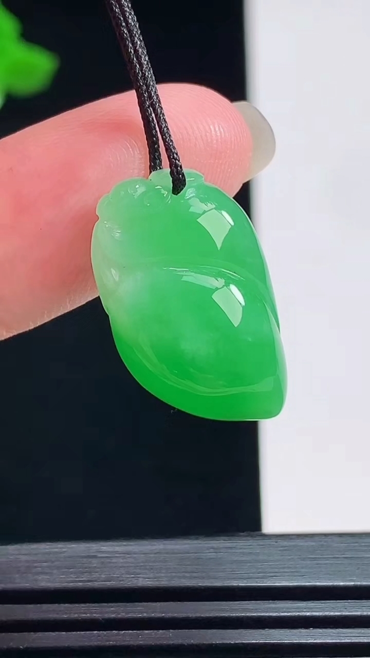 天然A货翡翠福瓜吊坠，尺寸21-13-7 重量:3.81g
7月20日