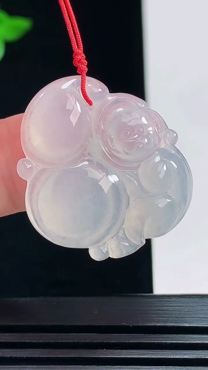 天然A货翡翠灵猴献瑞吊坠，尺寸28-25.5-4.2 重量:5.05g
7月21日