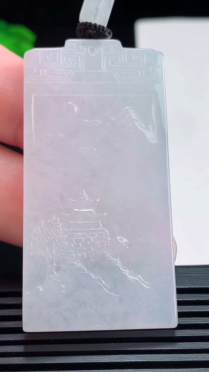 天然A货翡翠山水牌吊坠，尺寸57-28-5.2 重量:26.46g
7月21日
