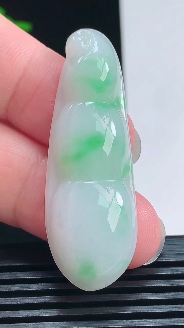 天然A货翡翠福豆吊坠，尺寸49.6-17-6 重量:9.00g
7月21日