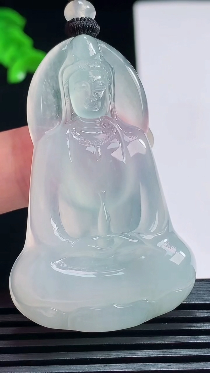天然A货翡翠素衣观音吊坠，尺寸52.5-33.6-6.5 重量:23.86g
7月21日