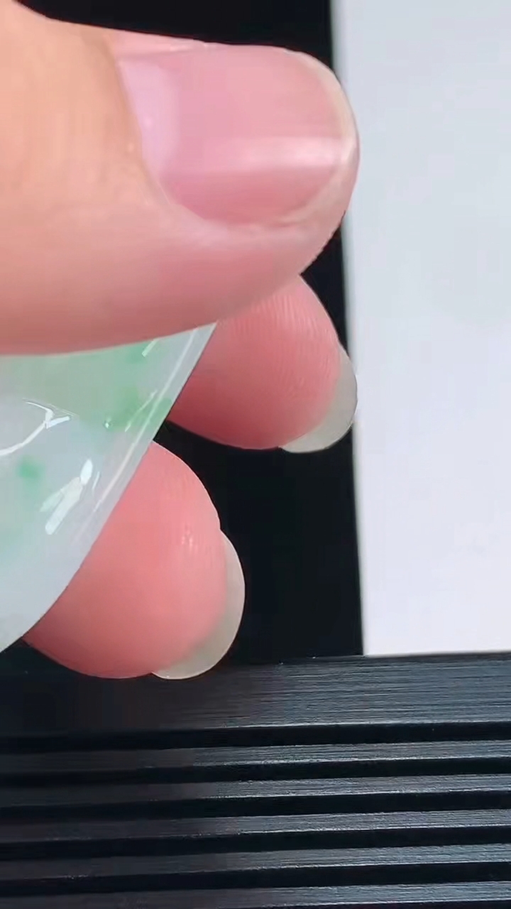 天然A货翡翠福豆吊坠，尺寸49.6-17-6 重量:9.00g
7月21日