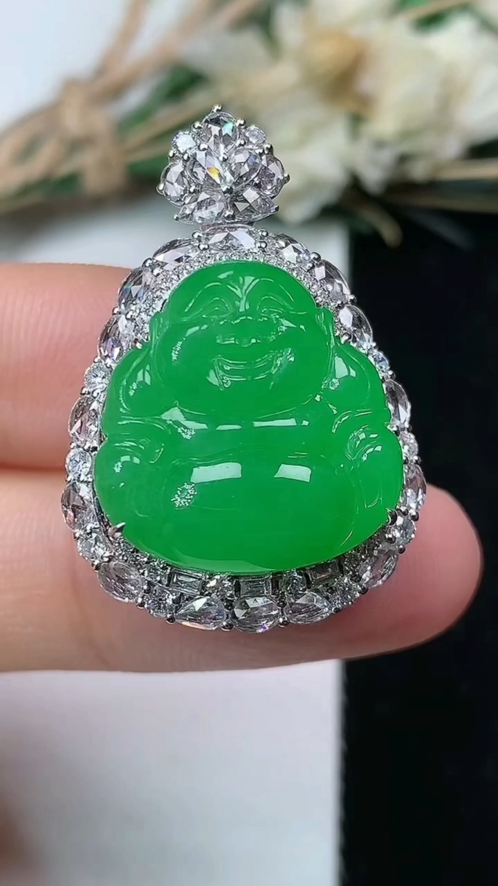 天然A货翡翠佛公吊坠，尺寸30.9-21.2-12.8，裸石17.4-17，重量:8.00g
7月21日