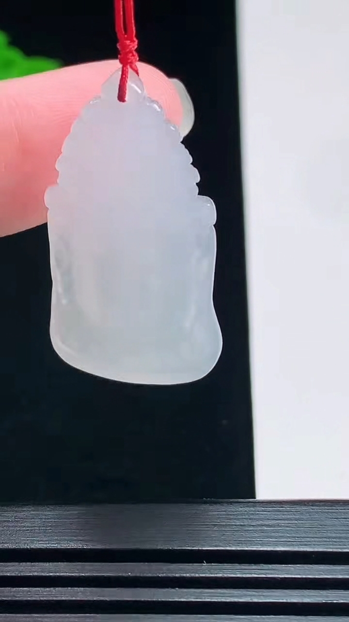 天然A货翡翠观音菩萨吊坠，尺寸35-17-5.2 重量:5.61g
7月21日
