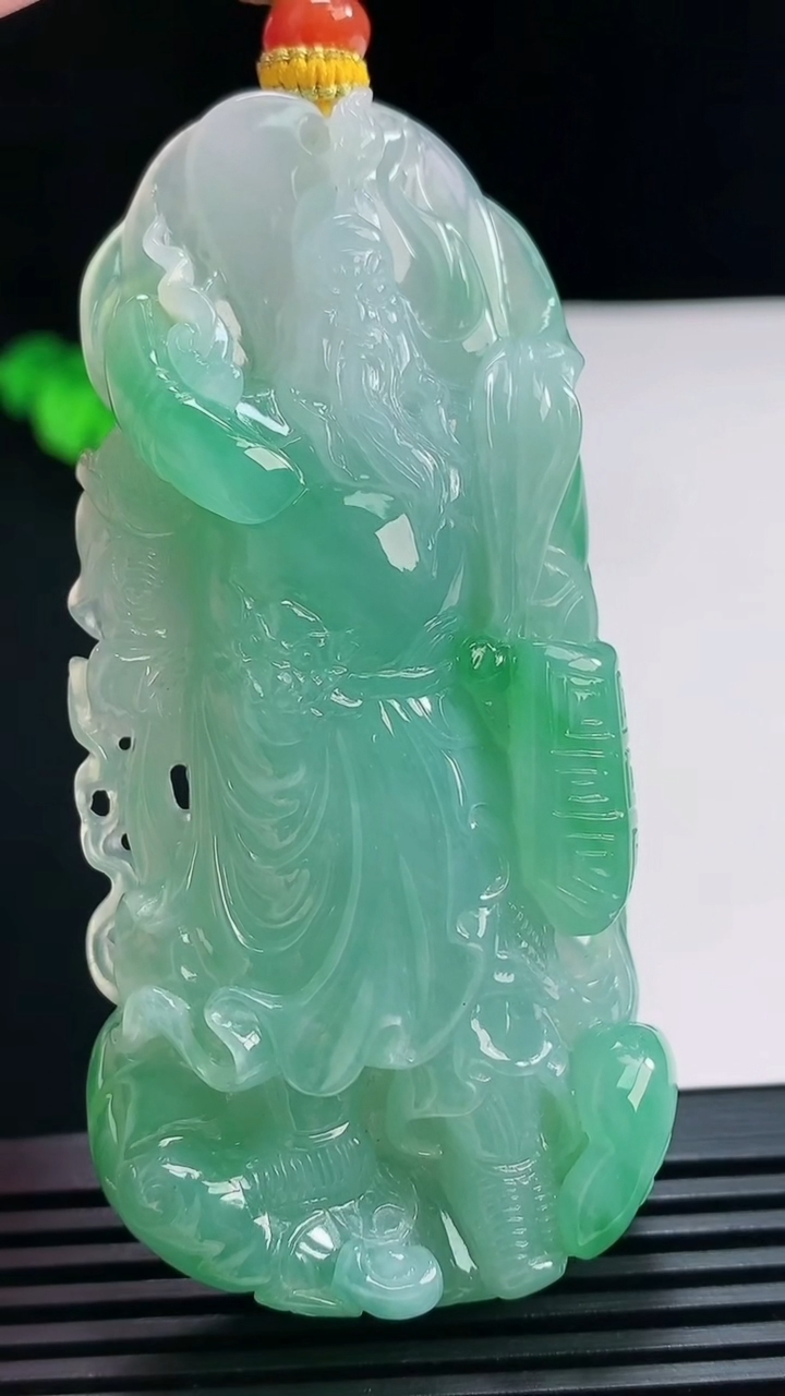 天然A货翡翠关公吊坠，尺寸74.5-35-12.8 重量:69.10g
7月21日