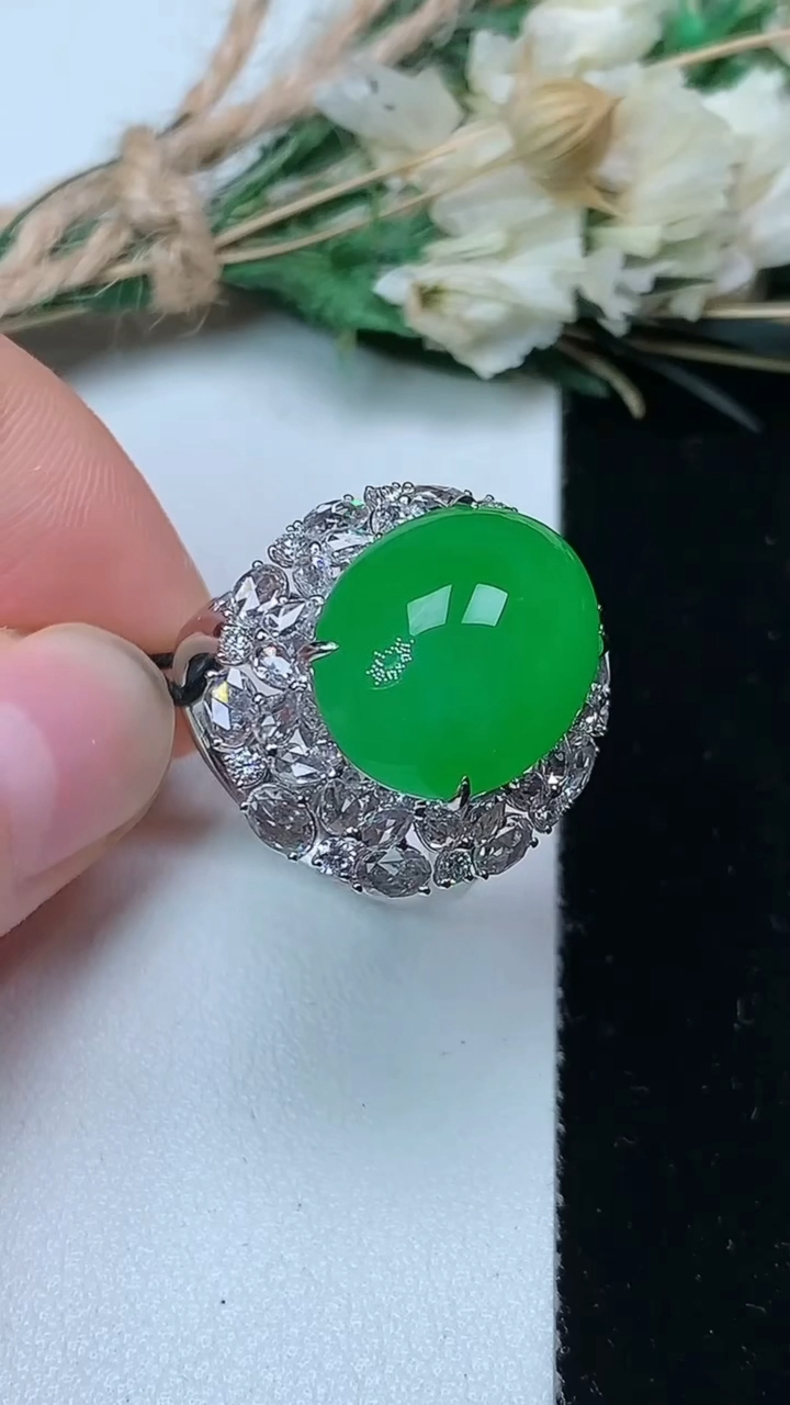 天然A货翡翠蛋面戒指，尺寸17-16-12.7，重量:9.41g2026年7月21日
工厂直销收藏佳