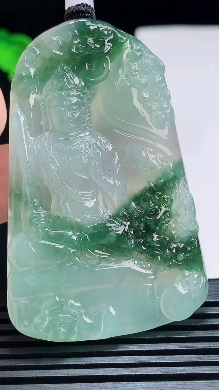 天然A货翡翠冰种飘花文殊菩萨吊坠，尺寸68-39-5 重量:33.42g
7月21日