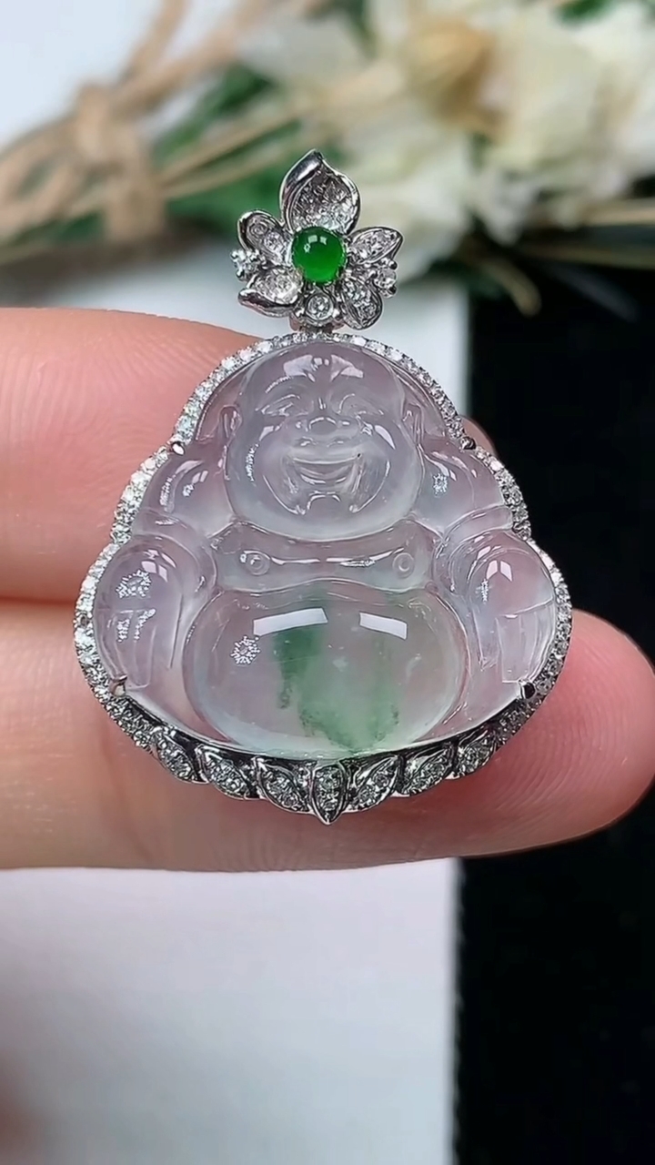 天然A货翡翠飘花佛公吊坠，尺寸28.5-21-7.9
7月21日