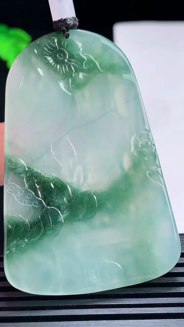 天然A货翡翠冰种飘花文殊菩萨吊坠，尺寸68-39-5 重量:33.42g
7月21日