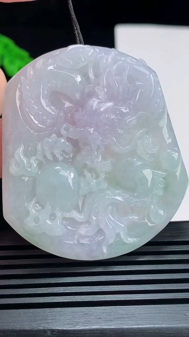 天然A货翡翠春带彩 紫罗兰龙牌吊坠，尺寸54-48-5.2 重量:27.77g
7月21日