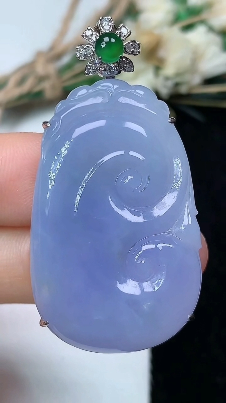 天然A货翡翠k金紫罗兰如意吊坠，尺寸35.8-23.2-7，重量:14.39g
7月21日