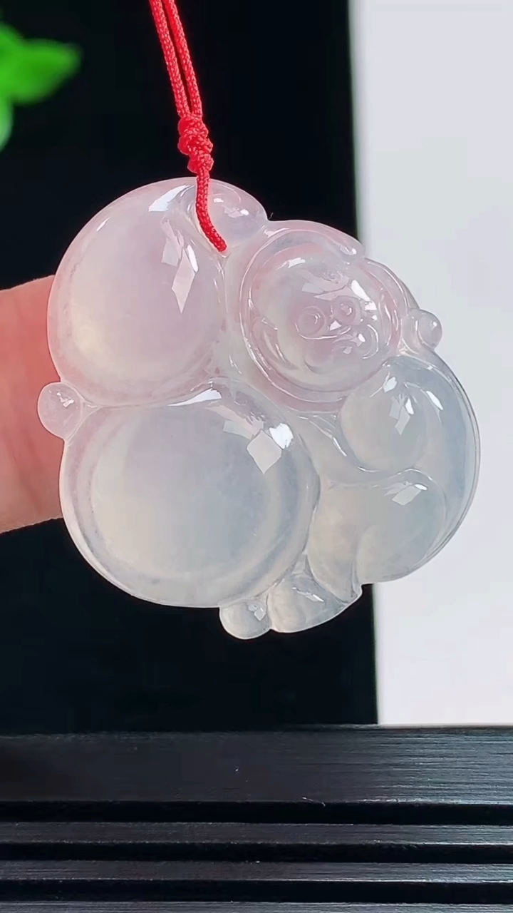 天然A货翡翠灵猴献瑞吊坠，尺寸28-25.5-4.2 重量:5.05g
7月21日