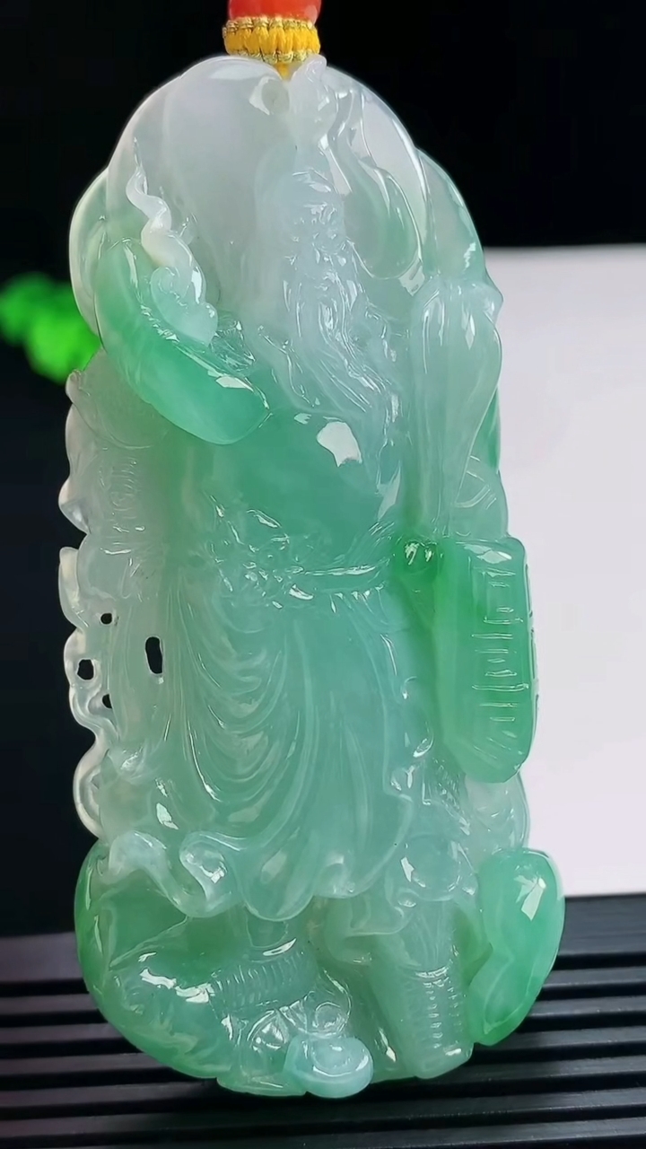 天然A货翡翠关公吊坠，尺寸74.5-35-12.8 重量:69.10g
7月21日
