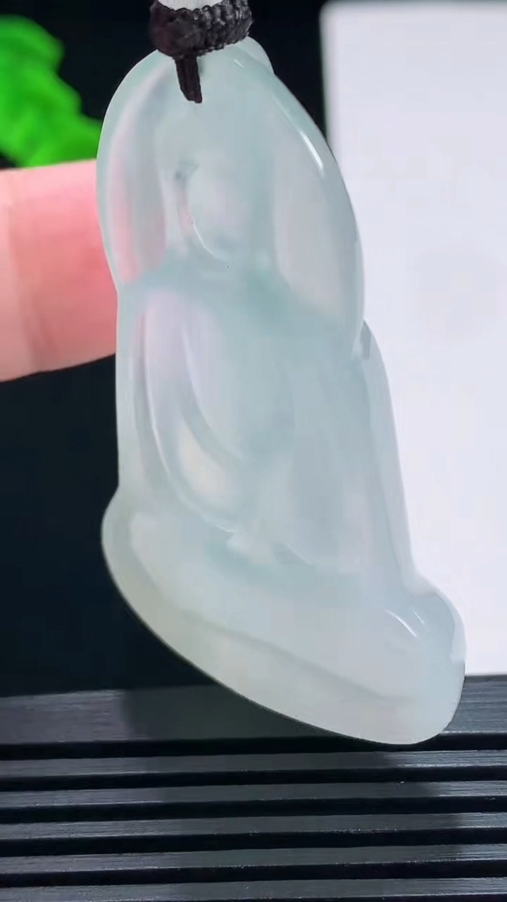 天然A货翡翠素衣观音吊坠，尺寸52.5-33.6-6.5 重量:23.86g
7月21日
